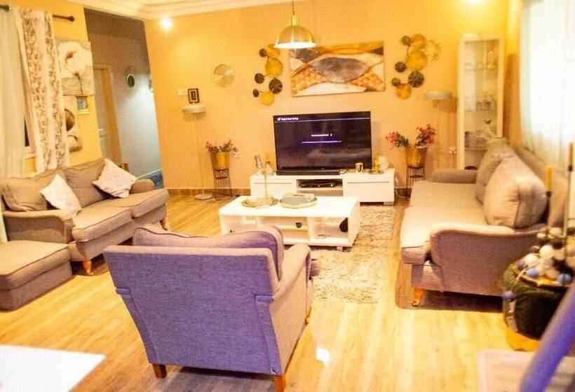 פנסיון Nana Adu S Guesthouse