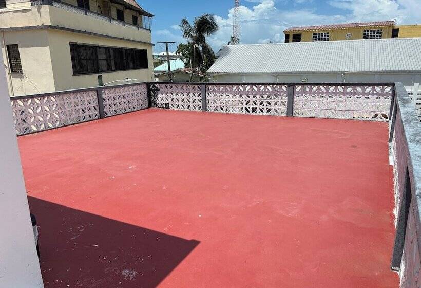 بنسيون The Majestic Guest House