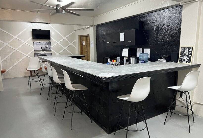 بنسيون The Majestic Guest House