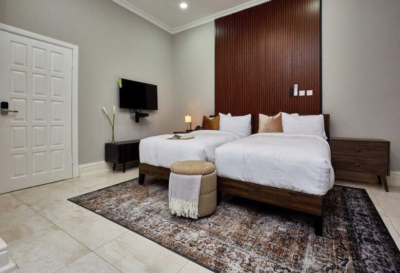 بنسيون The Mayflower Inn