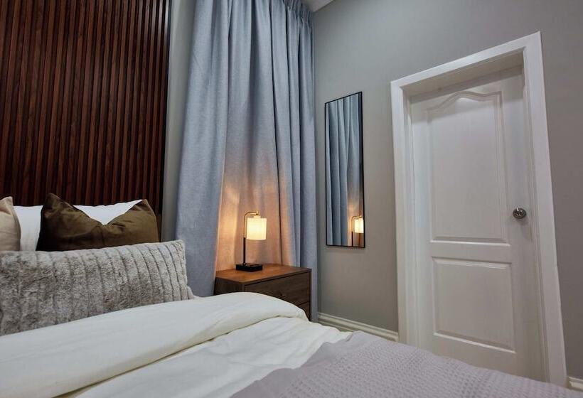 بنسيون The Mayflower Inn