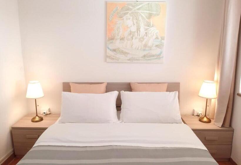 پانسیون The Terrace