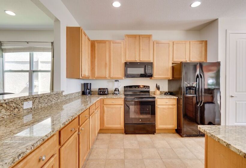 Spacious Kissimmee Vacation Home W/ Private Pool!