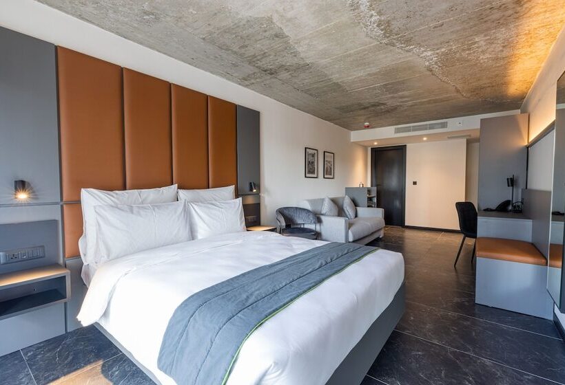 The Londoner Hotel St. Julian S