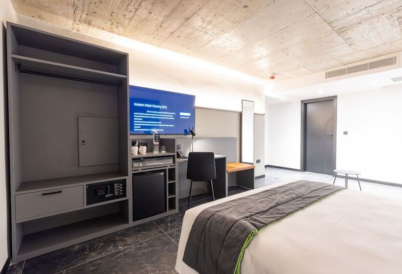 The Londoner Hotel St. Julian S