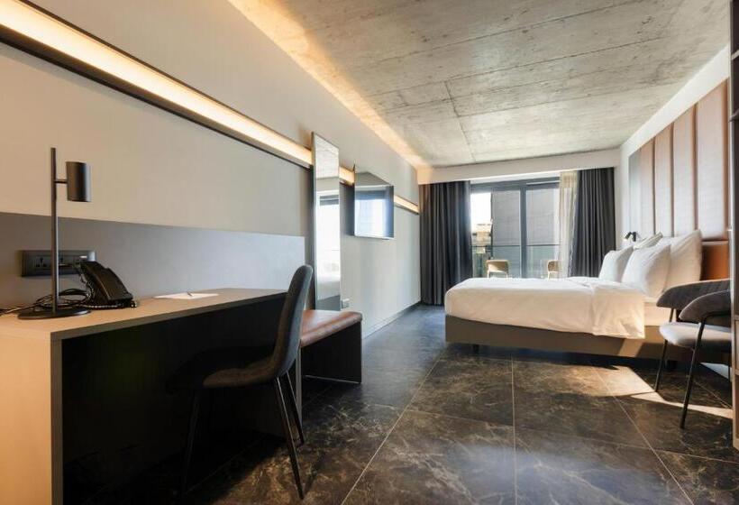 The Londoner Hotel St. Julian S