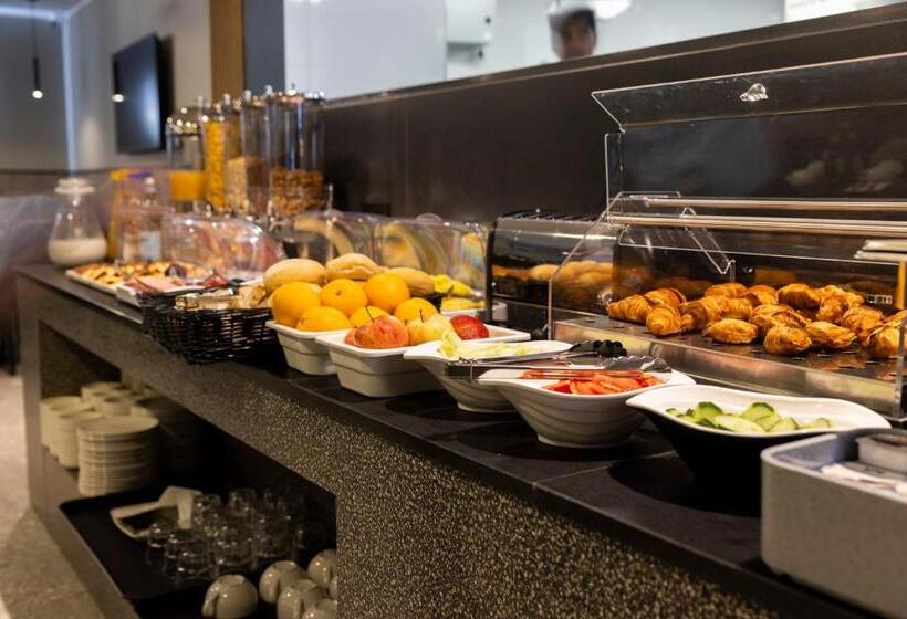 The Londoner Hotel St. Julian S