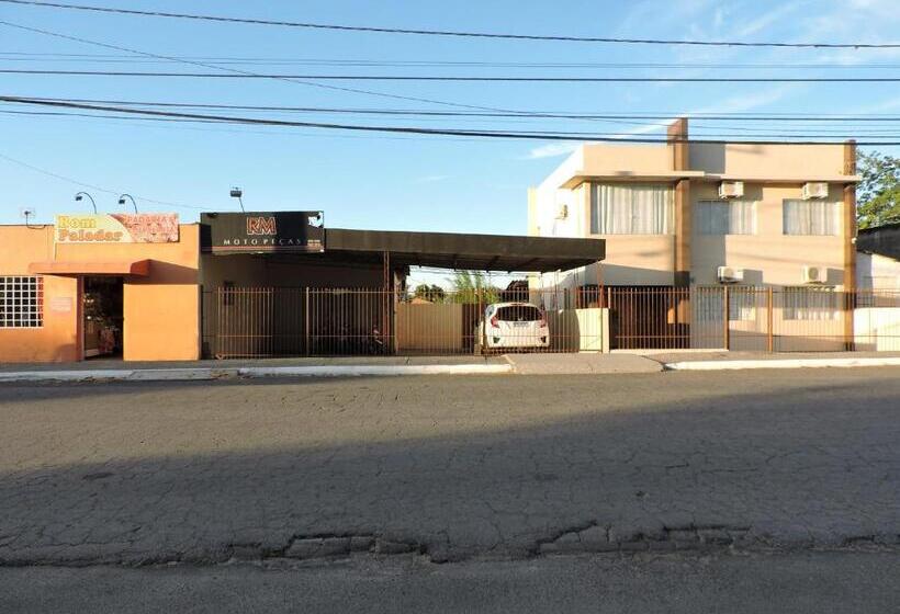 호스텔 Rm Pousada Casa De Familia