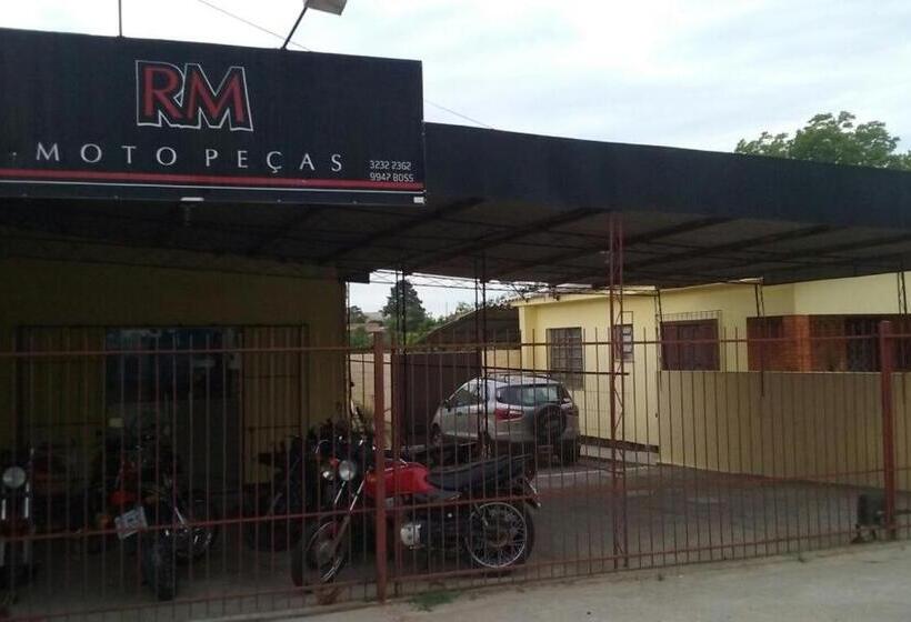 호스텔 Rm Pousada Casa De Familia