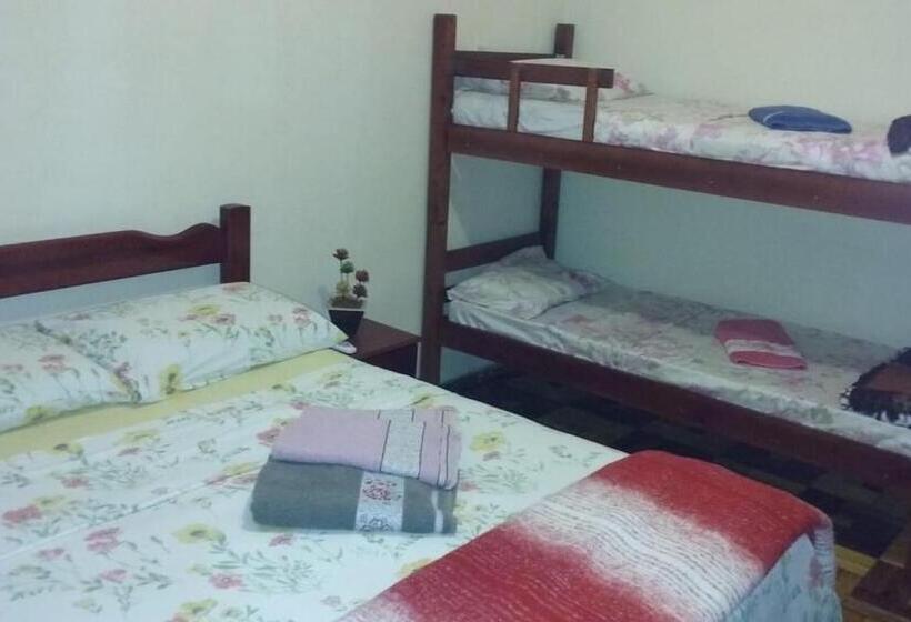 호스텔 Rm Pousada Casa De Familia