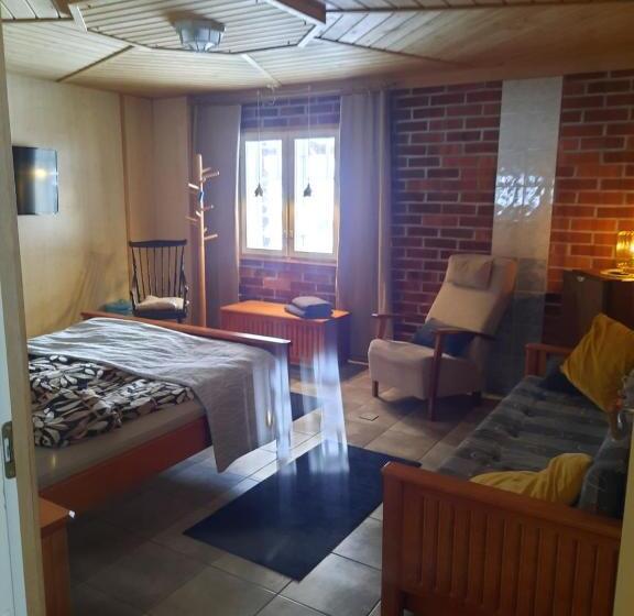 ユースホステル Sininen Hetki Bed& Breakfast Majoitus Meren äärellä