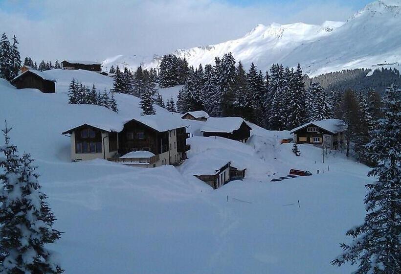 ユースホステル Tgantieni Sot   Haus Mit Herz