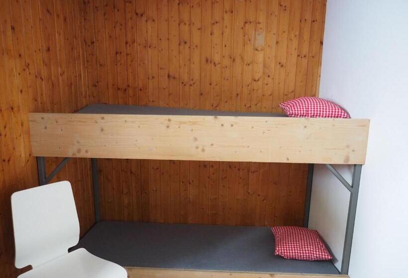 ユースホステル Tgantieni Sot   Haus Mit Herz