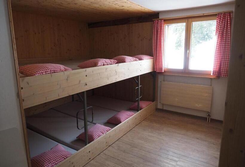 ユースホステル Tgantieni Sot   Haus Mit Herz