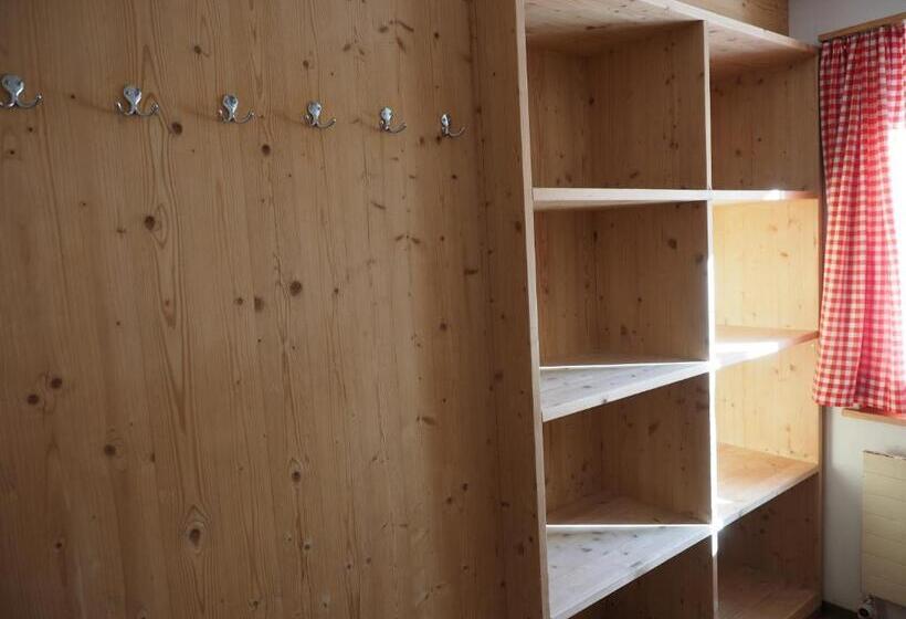 ユースホステル Tgantieni Sot   Haus Mit Herz