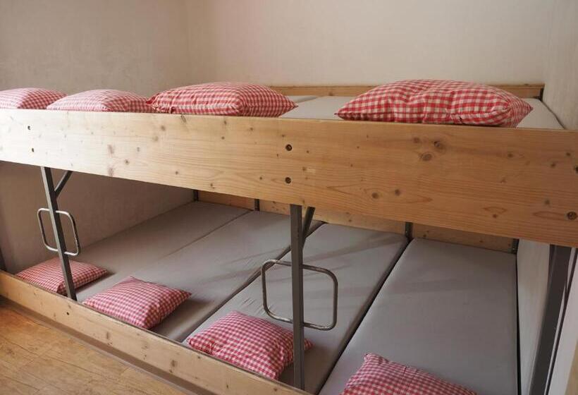 호스텔 Tgantieni Sot   Haus Mit Herz