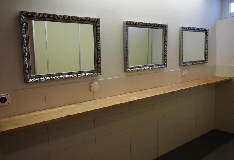 ユースホステル Tgantieni Sot   Haus Mit Herz