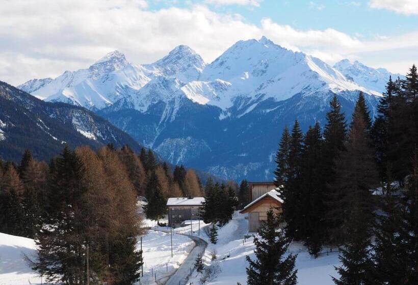 ユースホステル Tgantieni Sot   Haus Mit Herz