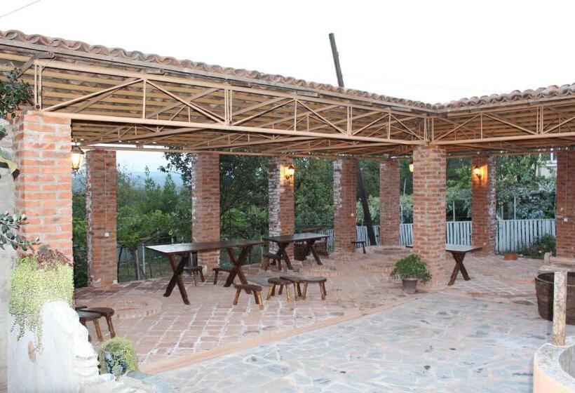 تختخواب و صبحانه Guest House Daviti