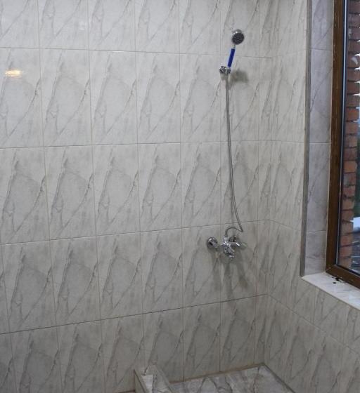 تختخواب و صبحانه Guest House Daviti