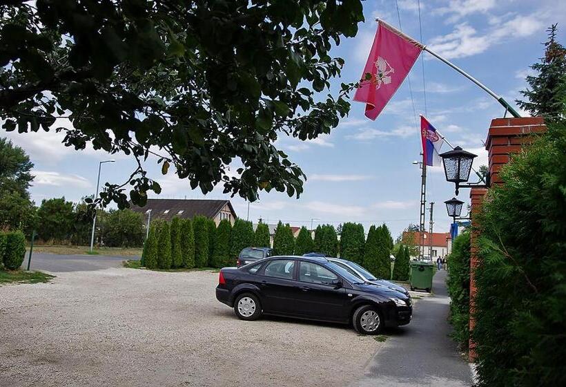 ベッドアンドブレックファースト Kispipa Panzió