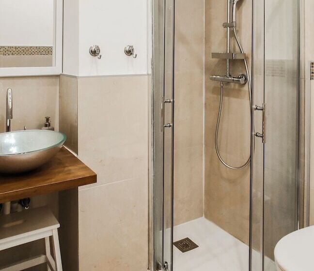 تختخواب و صبحانه Klemi