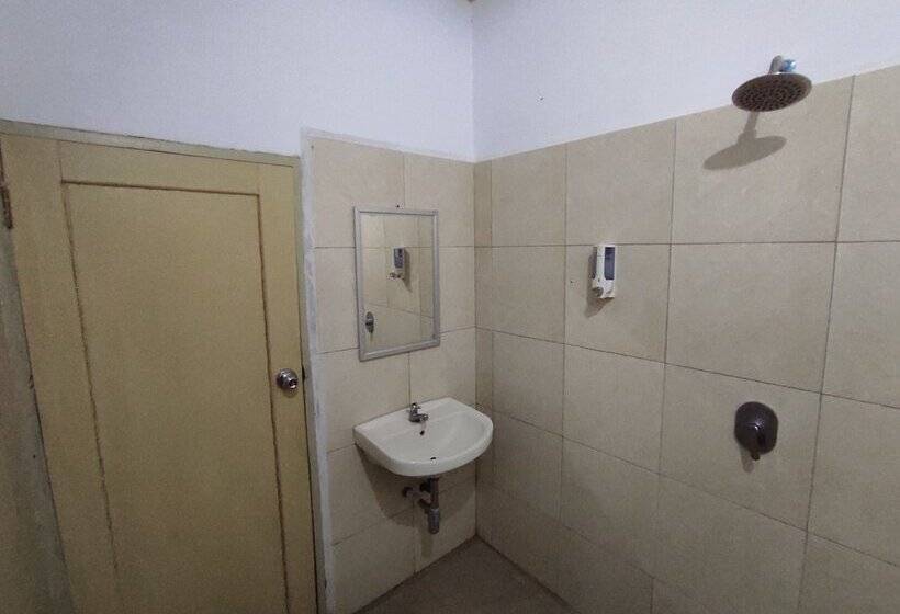 Capital O 91650 Hotel Pratama