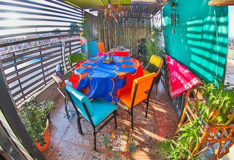 Casita Del Arbol Hostel