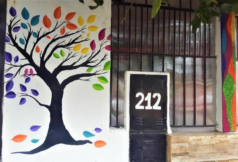 Casita Del Arbol Hostel