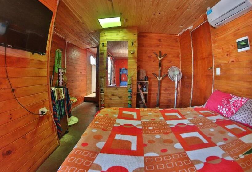 Casita Del Arbol Hostel