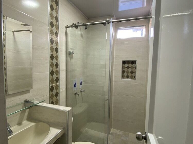 酒店 Alameda Plaza