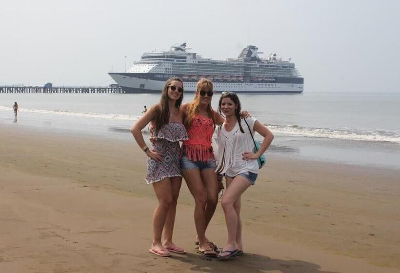 هتل Aldea Pura Vida