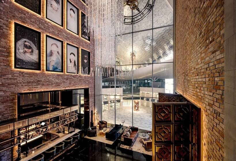 Hotel Art Paradiso, Paradise City