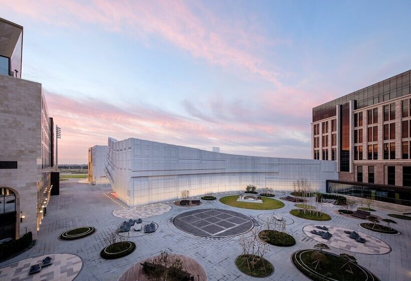 Hotel Art Paradiso, Paradise City