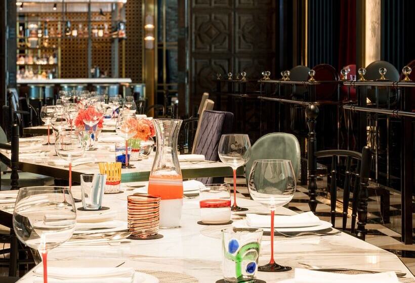 Hotel Art Paradiso, Paradise City