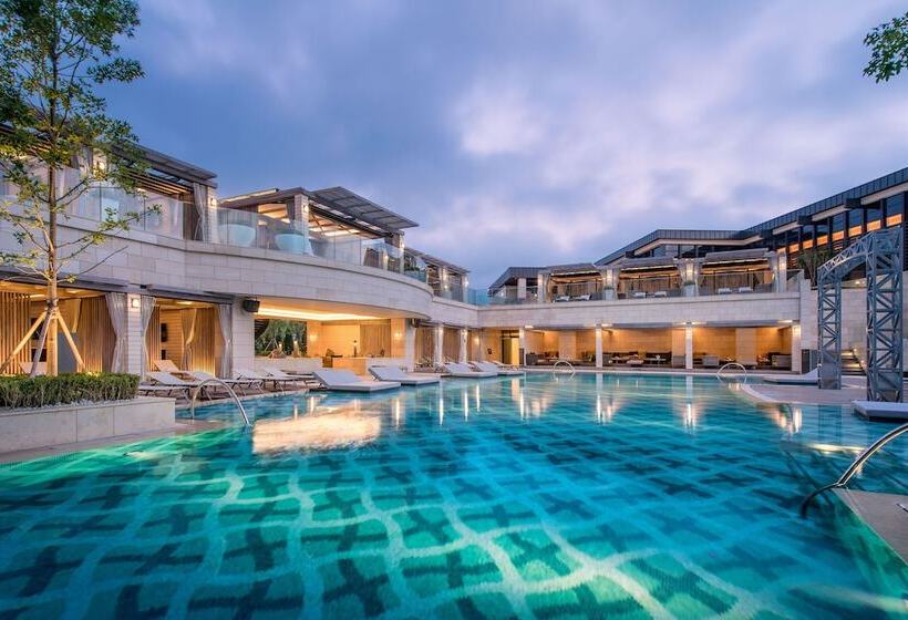 Hotel Art Paradiso, Paradise City