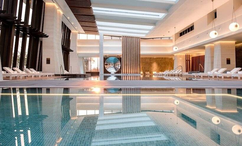 Hotel Art Paradiso, Paradise City