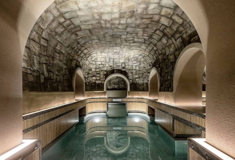 Hotel Art Paradiso, Paradise City