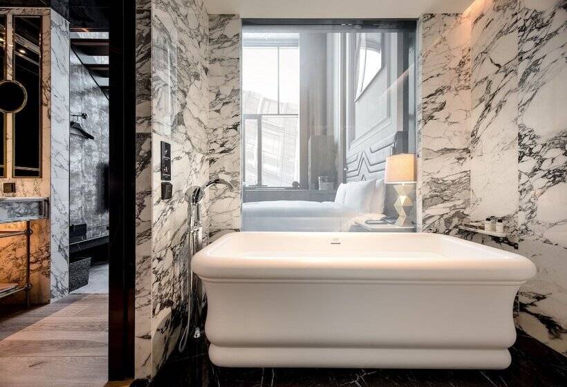 Hotel Art Paradiso, Paradise City