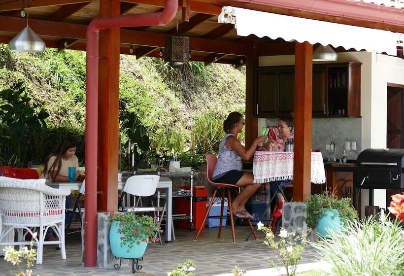 ホテル Bungalows Sanlaz