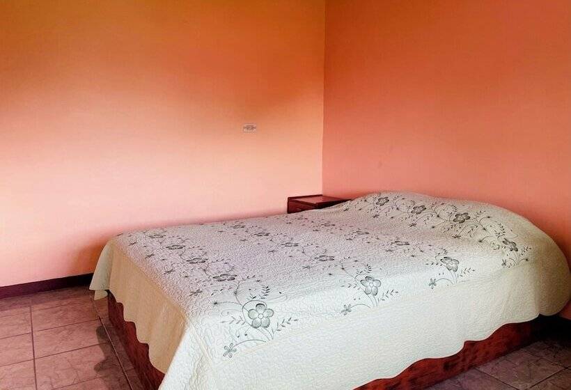 فندق Cabinas Los Tucanes