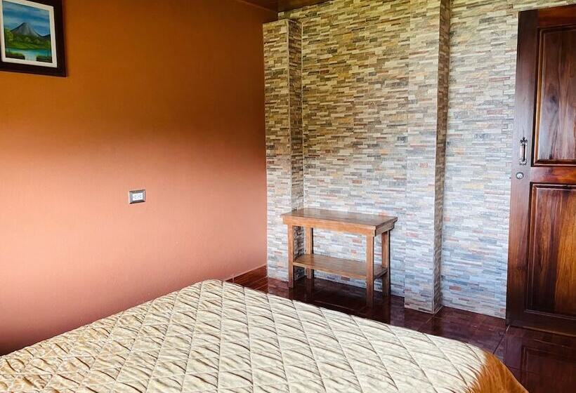 فندق Cabinas Los Tucanes