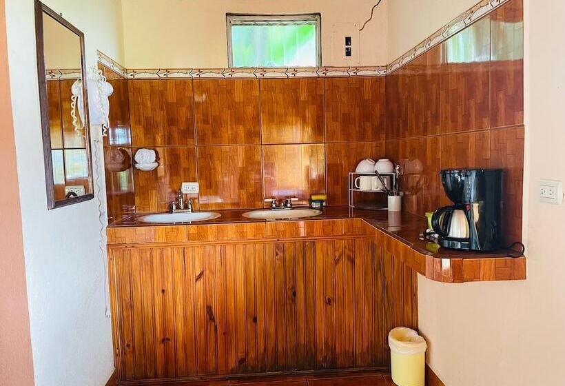 فندق Cabinas Los Tucanes