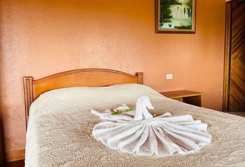 فندق Cabinas Los Tucanes