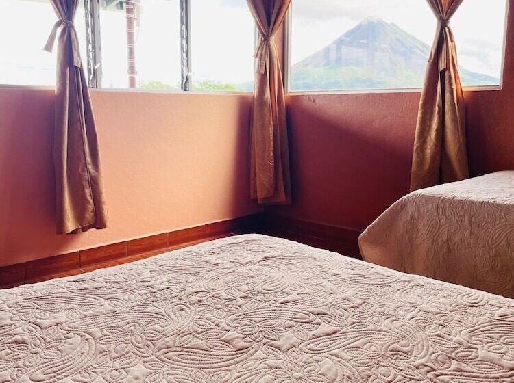 فندق Cabinas Los Tucanes