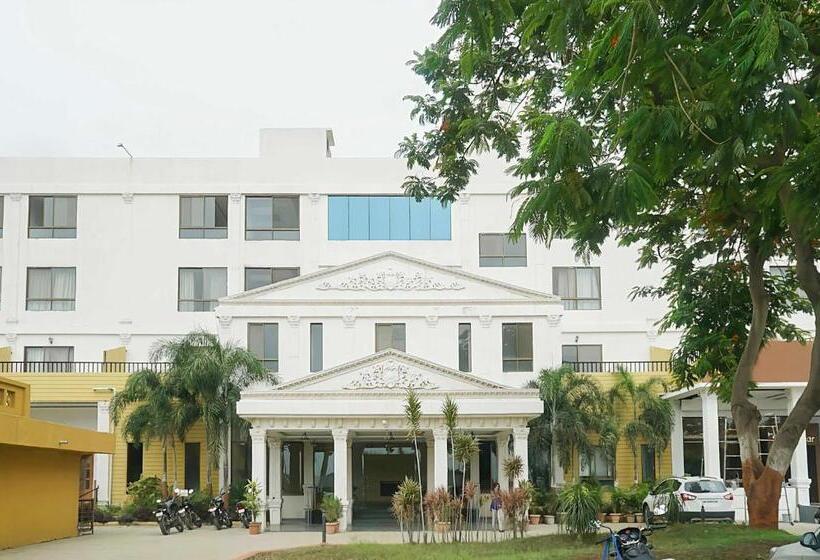 בית מלון כפרי Collection O Sanskruti Resort