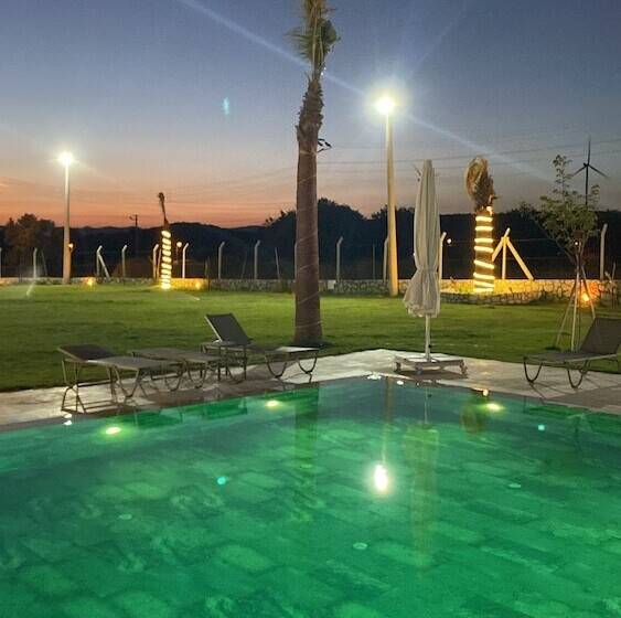 בית מלון כפרי Enginar çiçeği