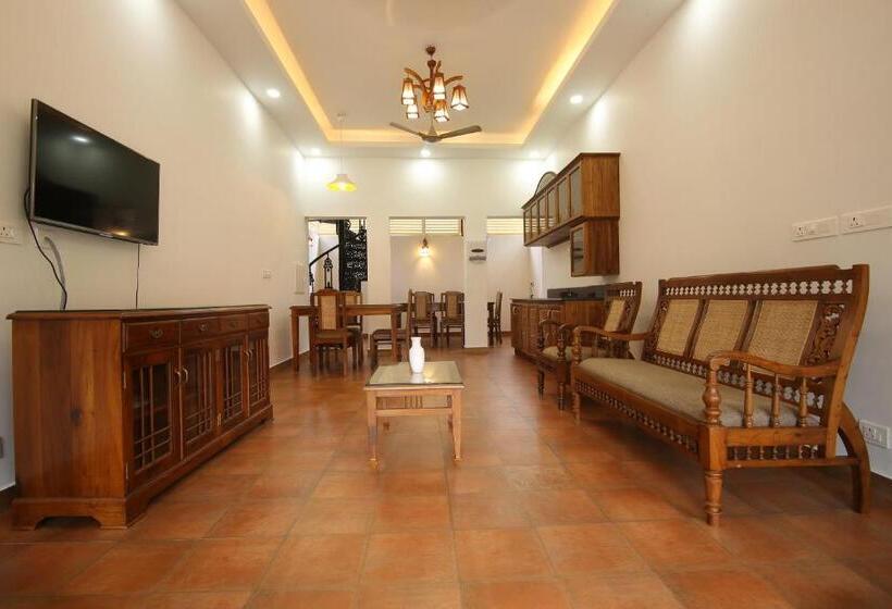 Отель John S Farm And Home