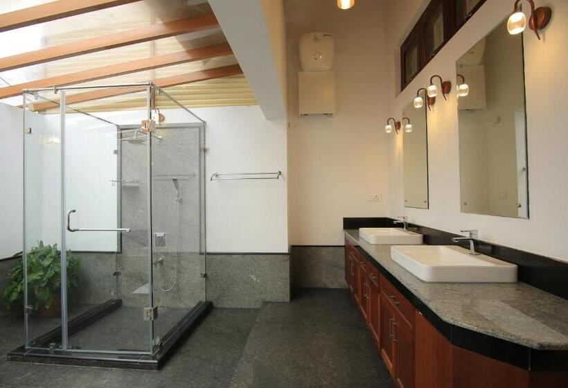 Отель John S Farm And Home