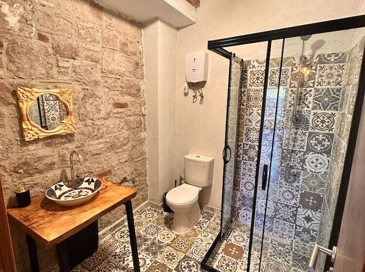 فندق Lalekar Konuk Evi